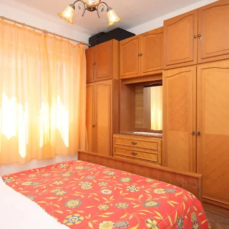 Apartment By The Sea - 8257 Ugljan