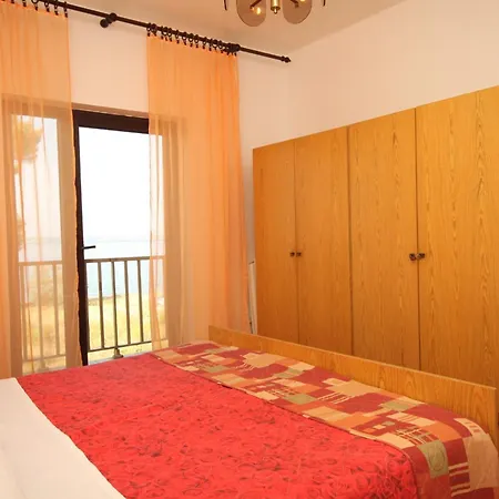 Apartment By The Sea - 8257 Ugljan