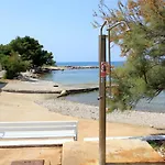 By The Sea - 8257 Apartman Ugljan