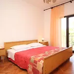 Apartman By The Sea - 8257 Ugljan
