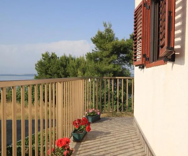 By The Sea - 8257 Apartman *
